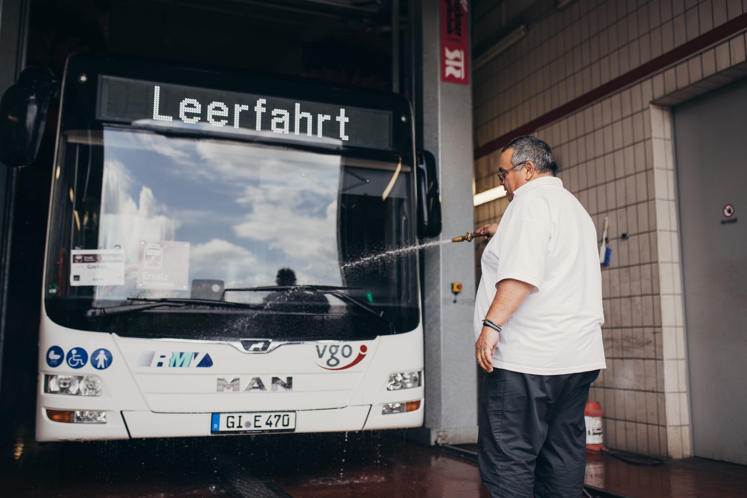 Bus waschen, Erletz, Staufenberg